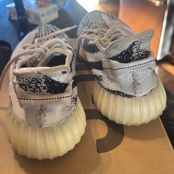 Adidas Yeezy Boost 350 V2 Zebra CP9654 Men's Size 12 - Picture 3 of 7